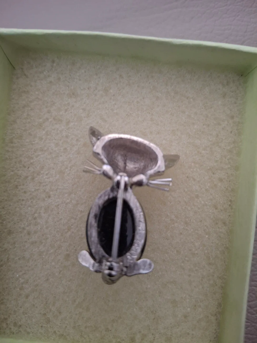 Vintage 1960’s cat brooch with blue stone image indicator(2)