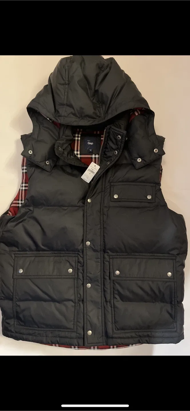 New Gap Black Puffer Vest - Size M