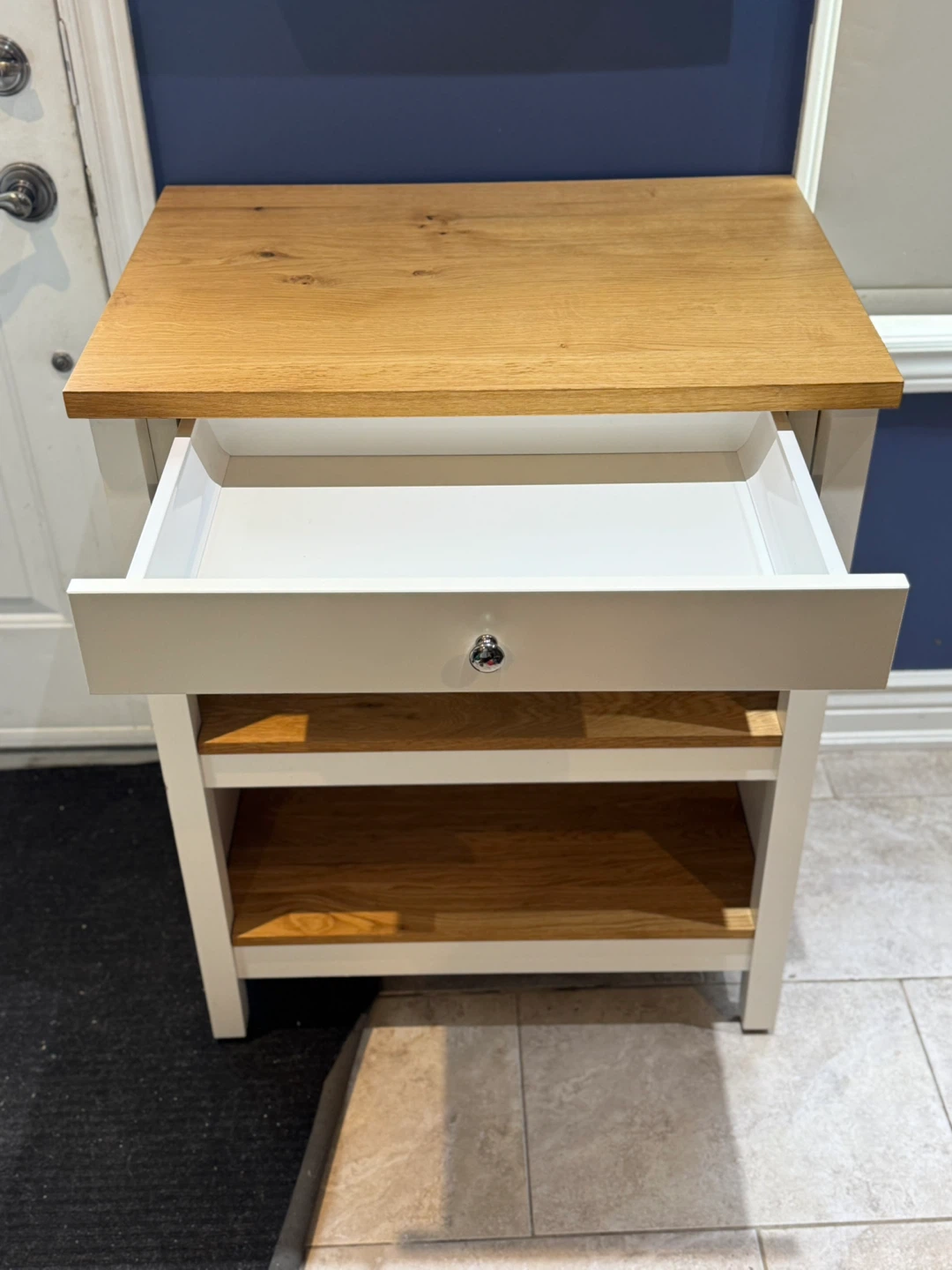 Kitchen Island / Storage Unit – Like New Condition - photo 4