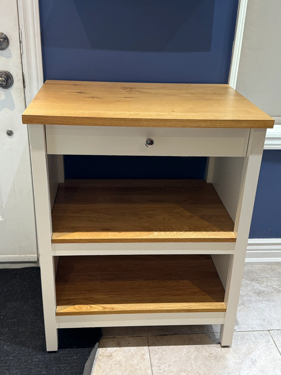 Kitchen Island / Storage Unit – Like New Condition