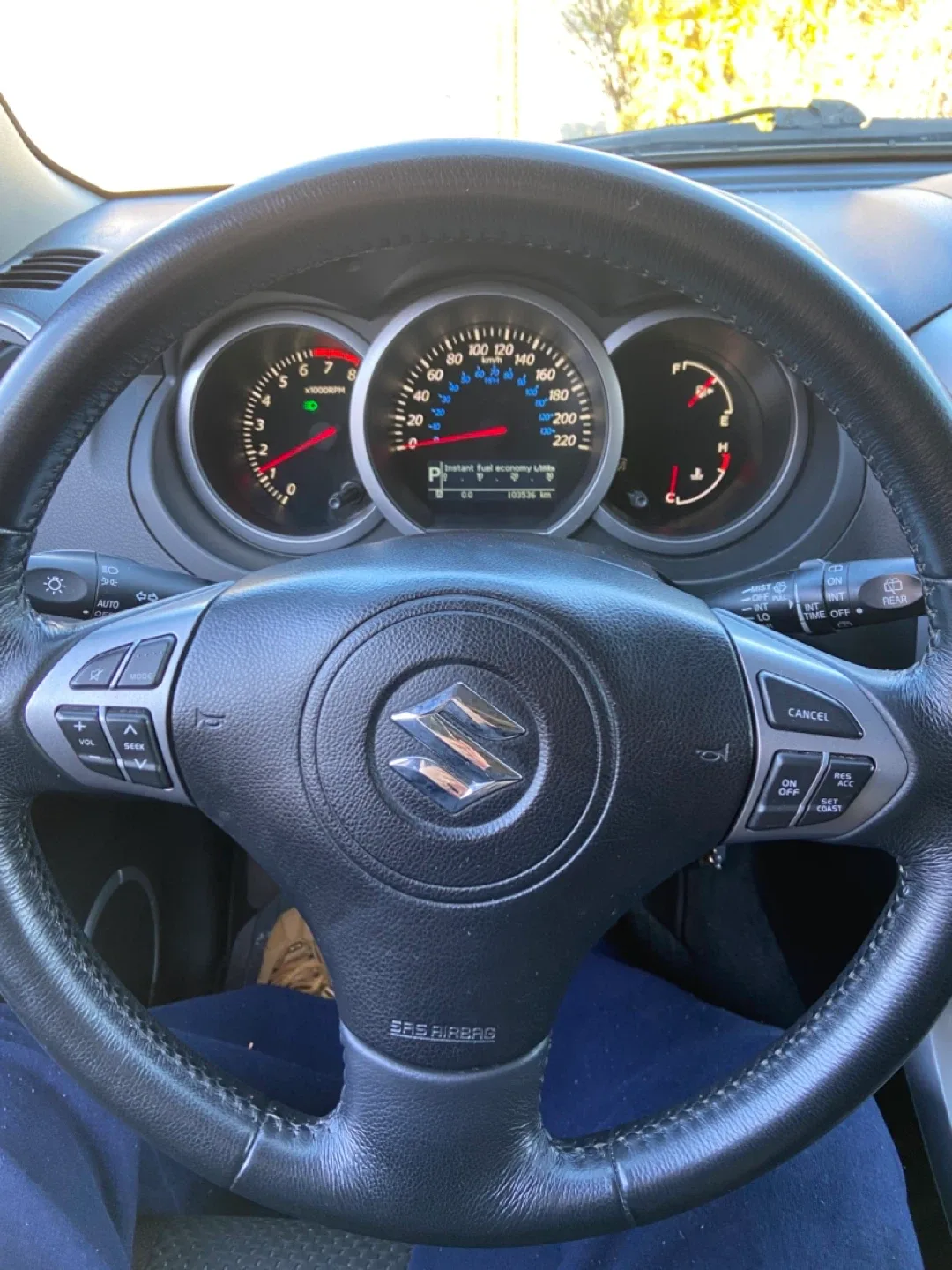 2011 Silver Suzuki Grand Vitara JLX SUV image indicator(2)