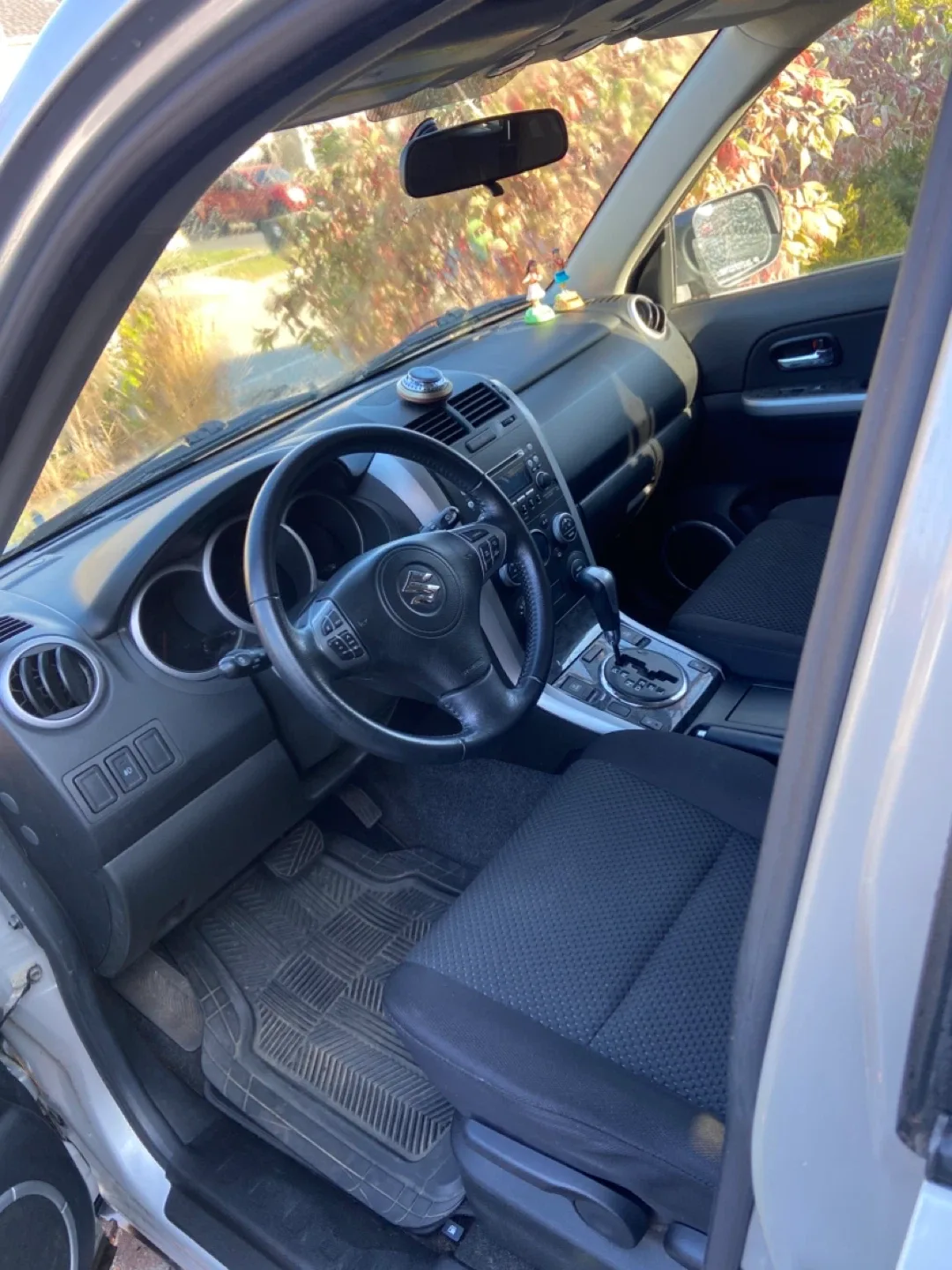 2011 Silver Suzuki Grand Vitara JLX SUV image indicator(3)