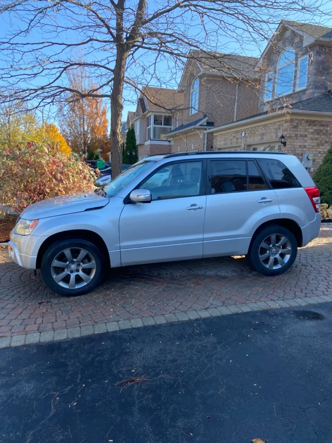 2011 Silver Suzuki Grand Vitara JLX SUV