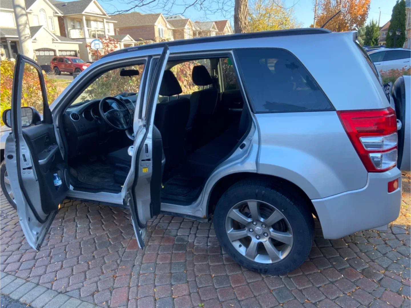 2011 Silver Suzuki Grand Vitara JLX SUV image indicator(5)