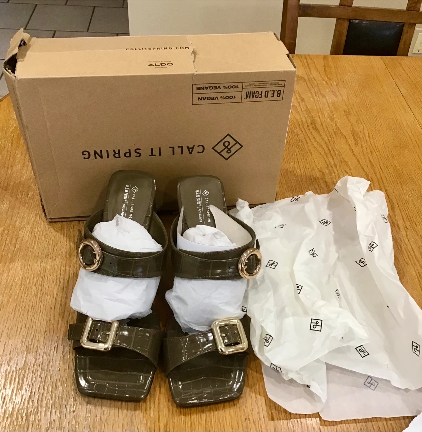 Call It Spring Zoeey Sandals - Size 10, Green Croco