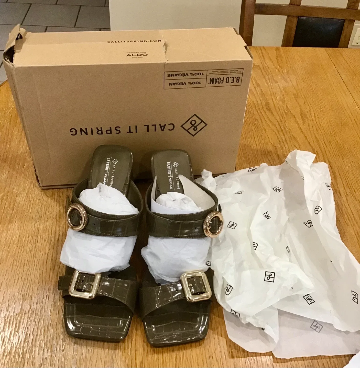 Call It Spring Zoeey Sandals - Size 10, Green Croco