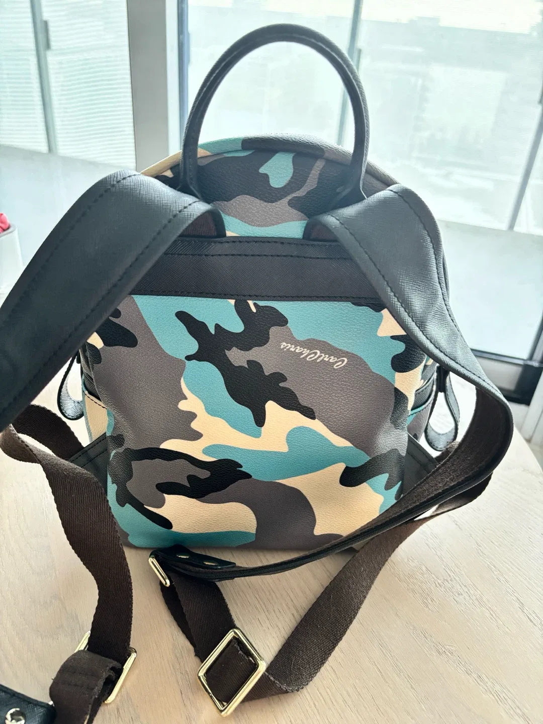 Carl Charis Camo Backpack image indicator(2)