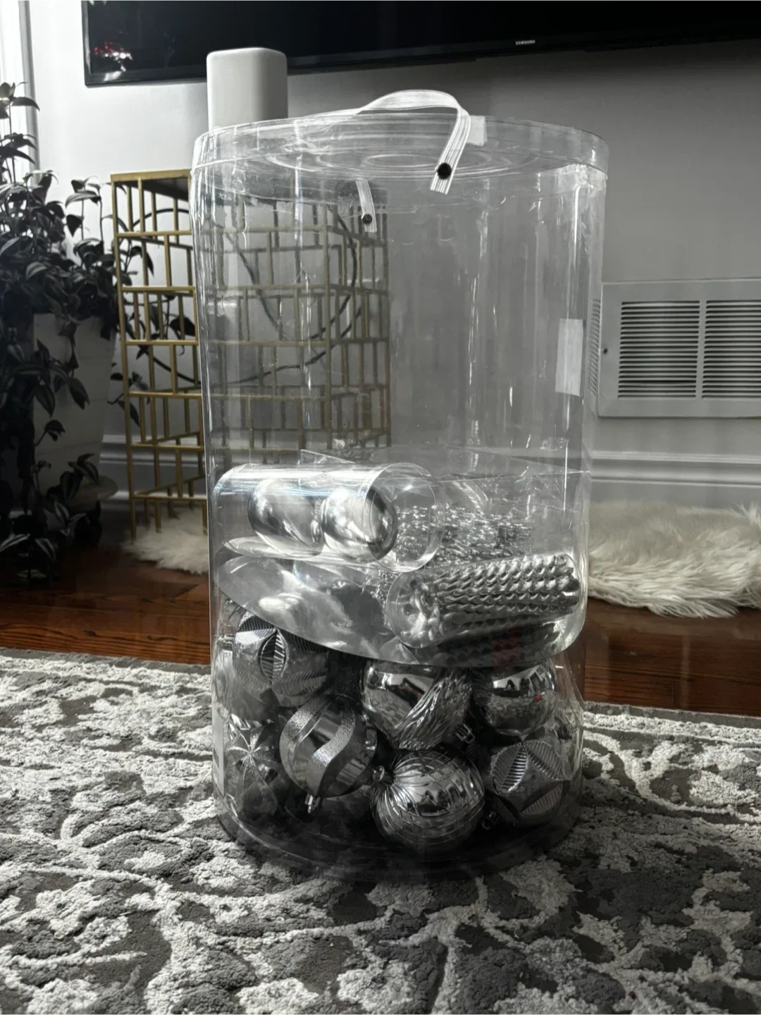 Silver Christmas Ornaments Set image indicator(2)