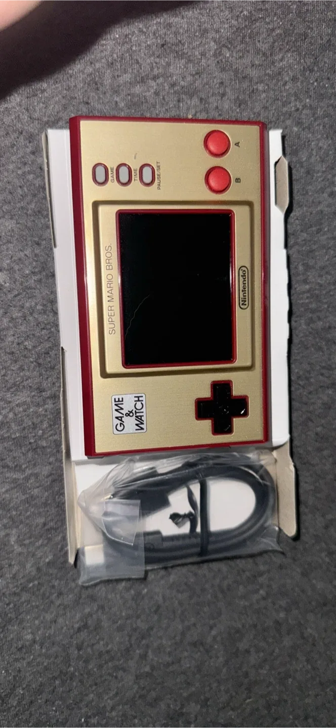New Nintendo Game & Watch: Super Mario Bros image indicator(3)