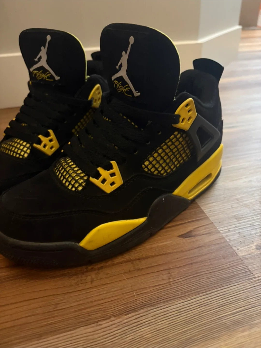 Air Jordan 4 Retro Yellow Thunders Size 7 Women’s
