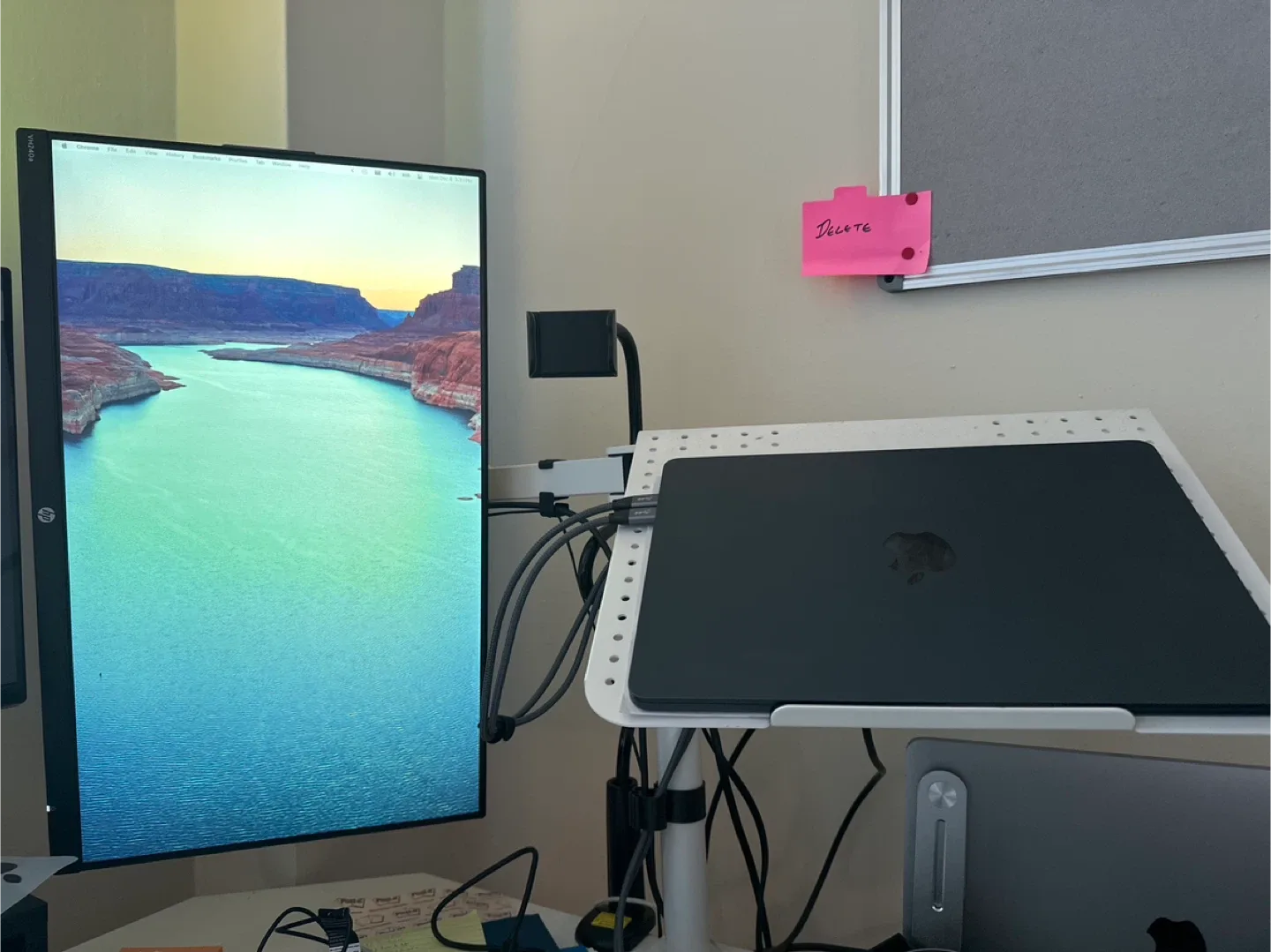 HP 23.8” Monitor and monitor desk mount for home office