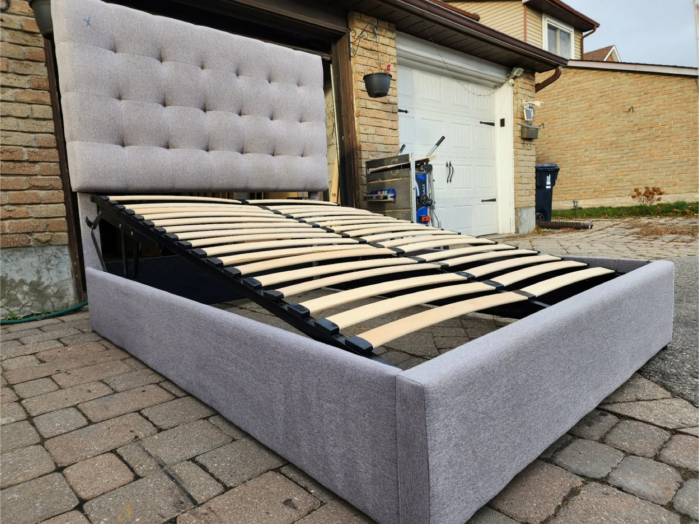 Upholstered Platform Bed Frame - Grey - photo 2