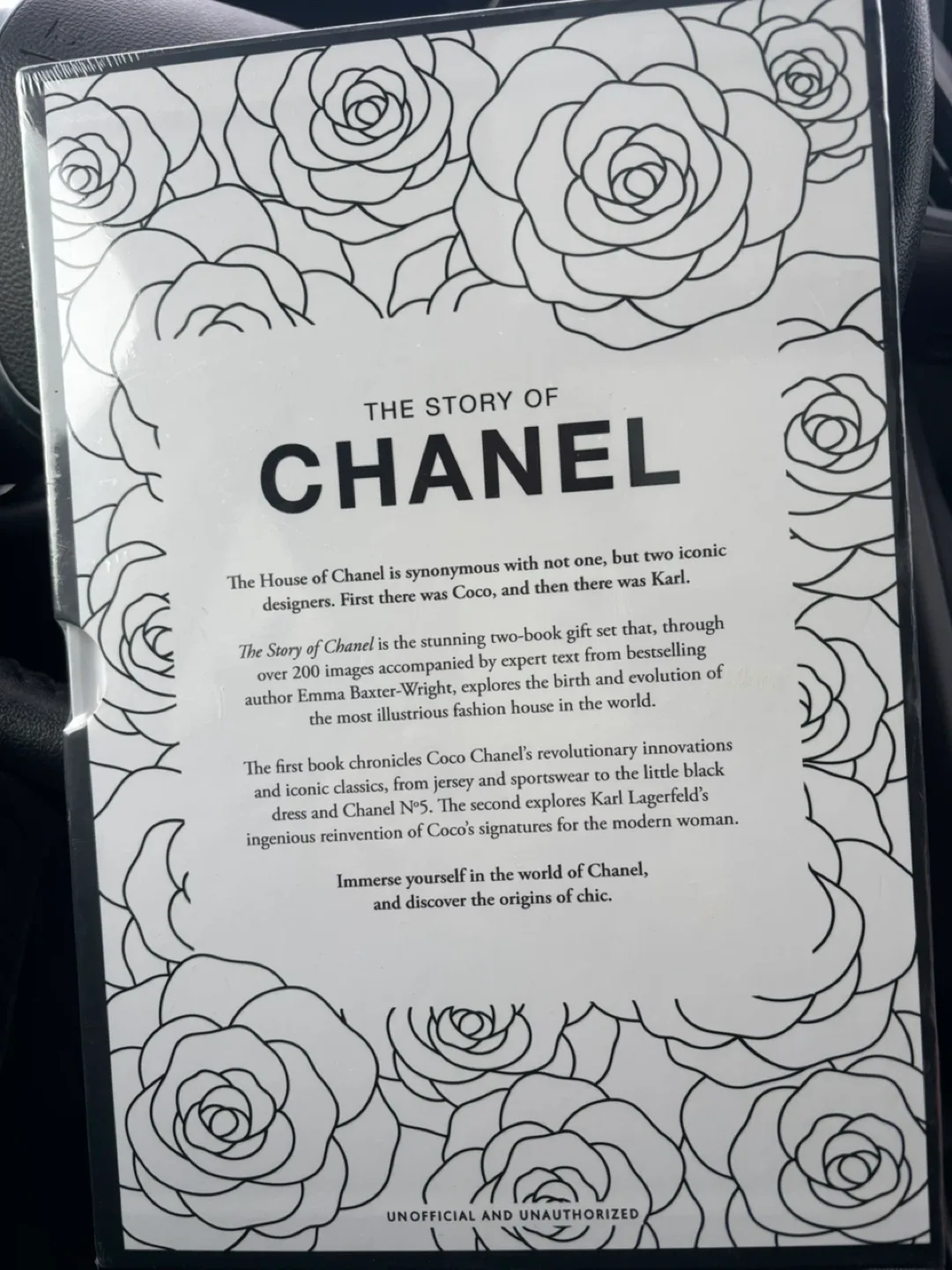 The Story of Chanel by Lagerfeld Book image indicator(3)