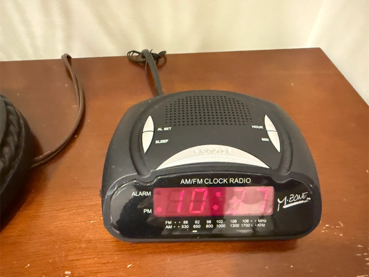 M-Zone AM/FM Clock Radio - photo 2