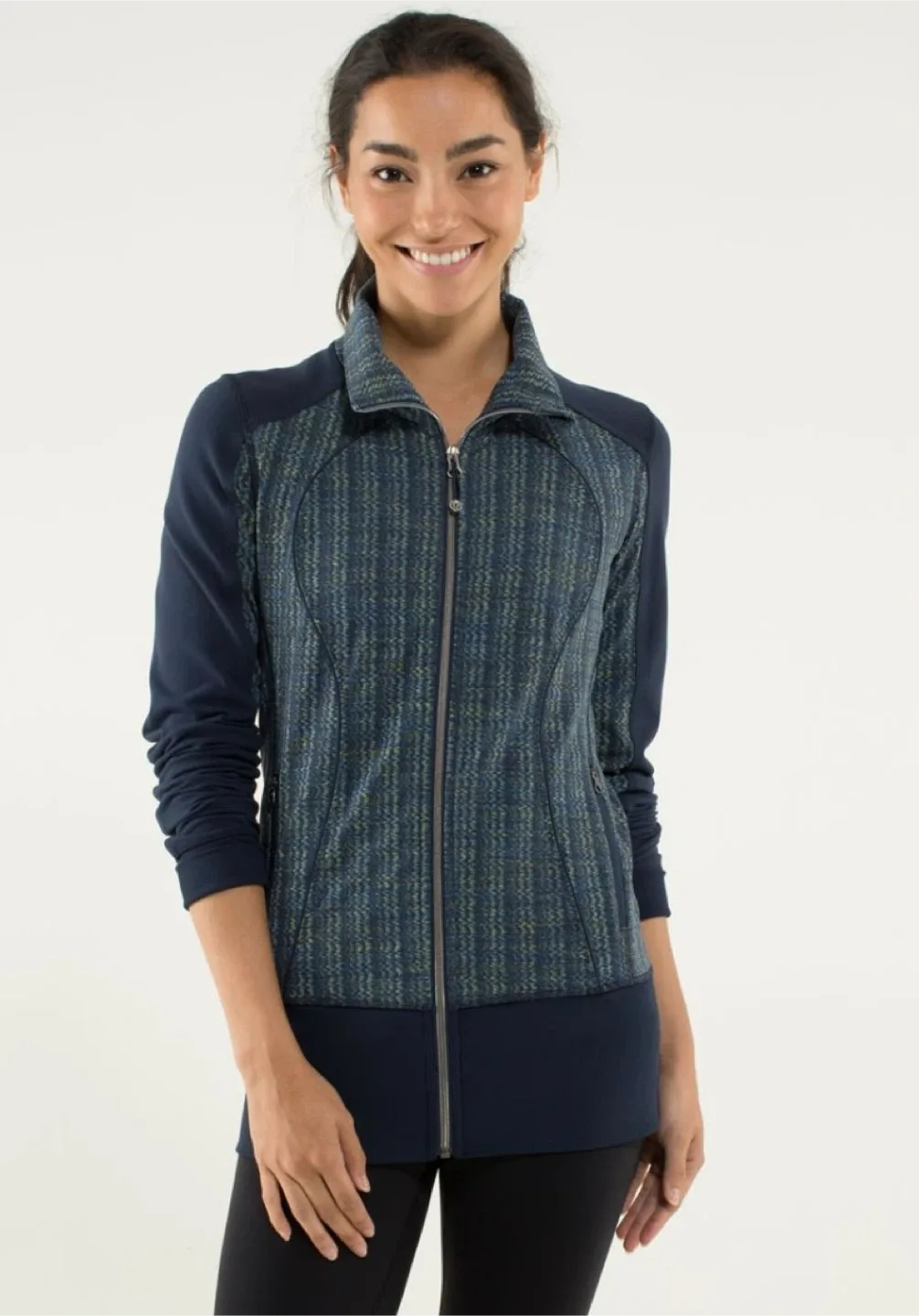 Lululemon nice asana jacket - Fits size M image indicator(5)