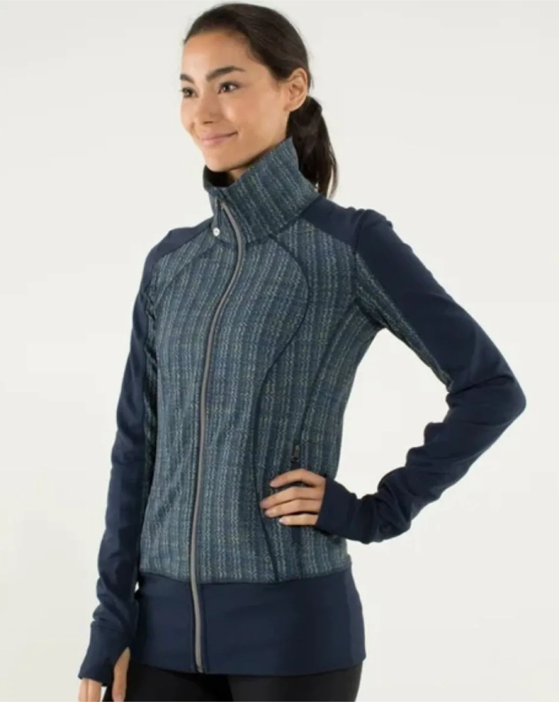 Lululemon nice asana jacket - Fits size M image indicator(6)