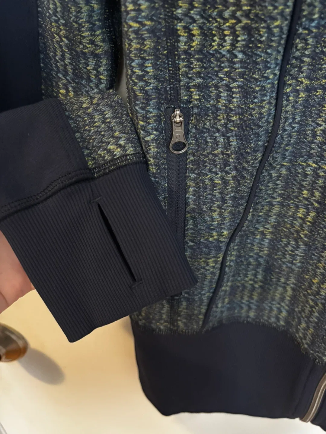 Lululemon nice asana jacket - Fits size M image indicator(4)