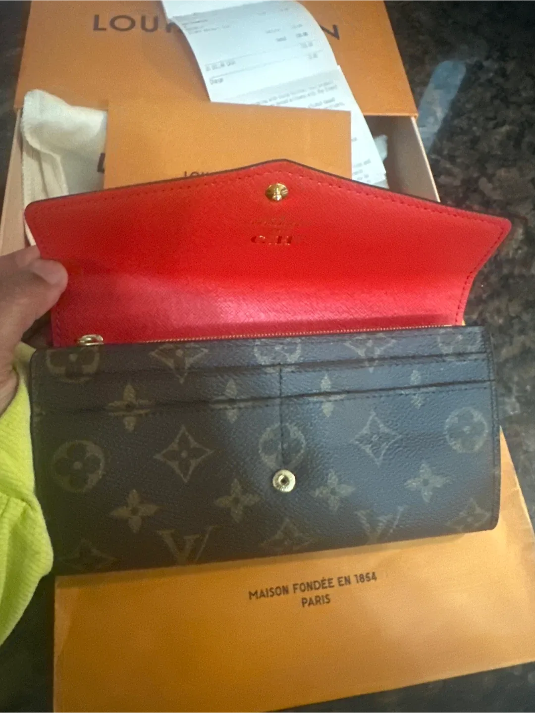 Louis Vuitton Emelie Wallet image indicator(2)