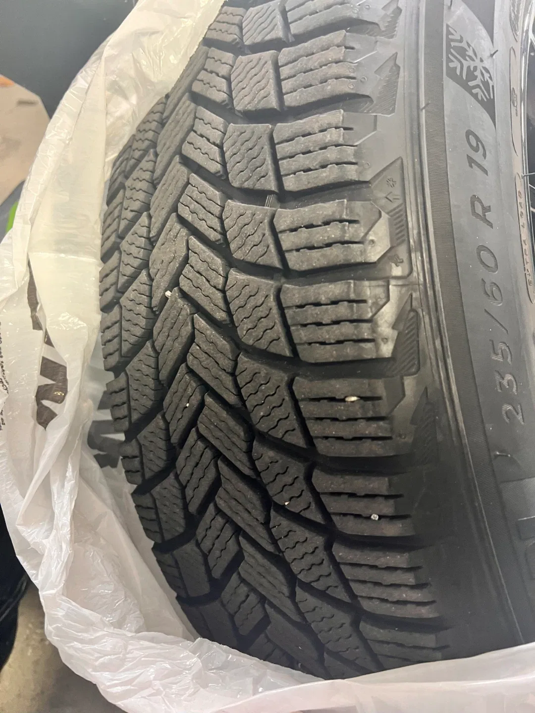 Michelin X-Ice Snow Tires 235/60 R19 image indicator(4)