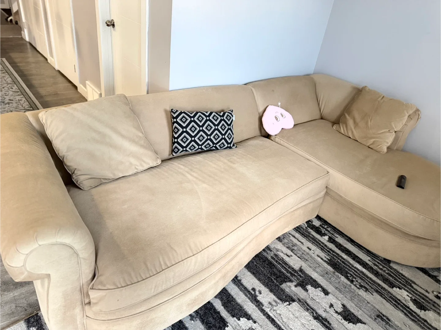 Beige Sectional Sofa with Cushions image indicator(6)