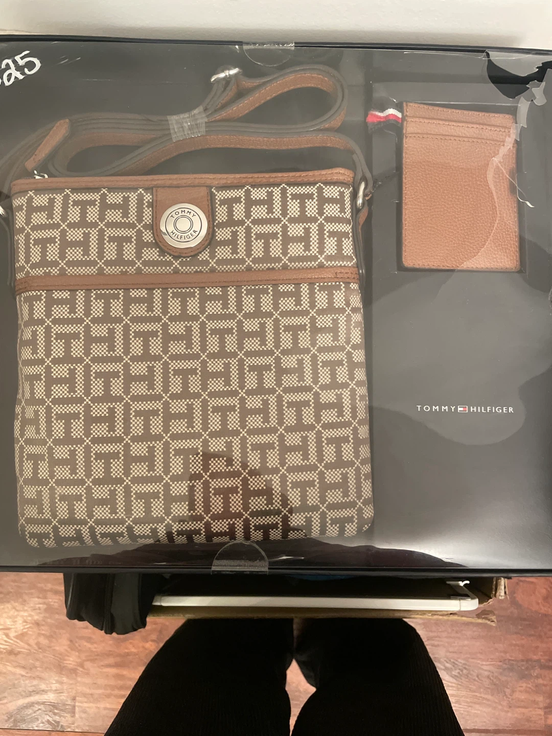 BNIB Tommy Hilfiger Purse and Cardholder - photo 2