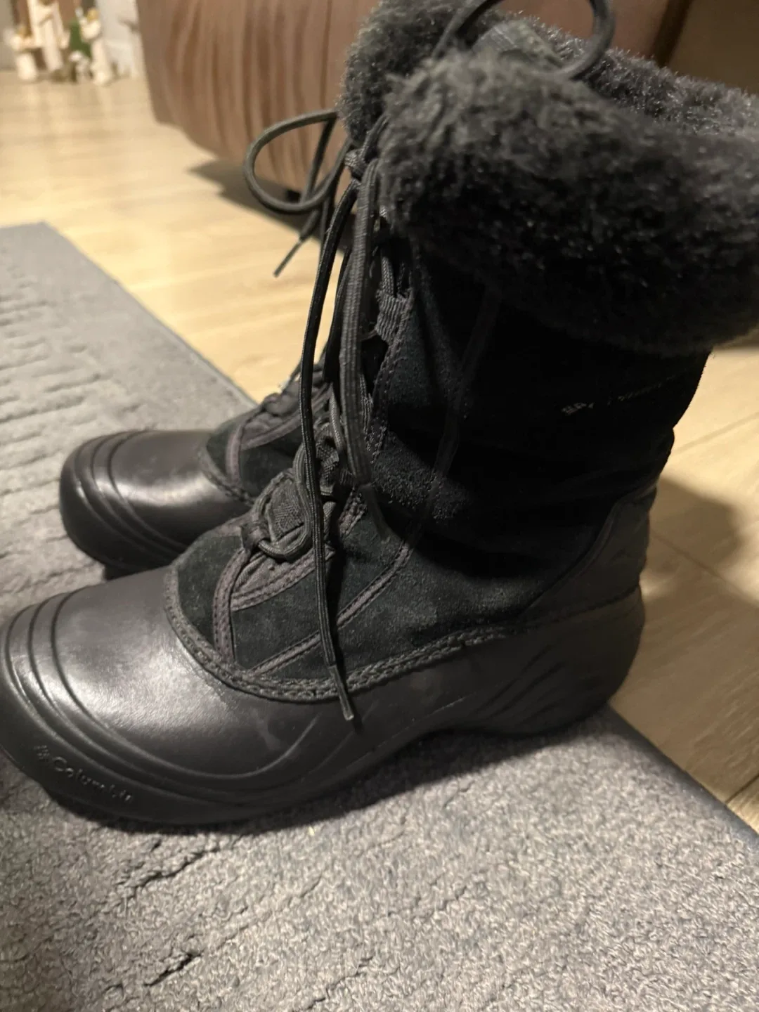 Women’s Columbia Size 9 Winter Boots - Pick Up in Alpine Park SW image indicator(2)