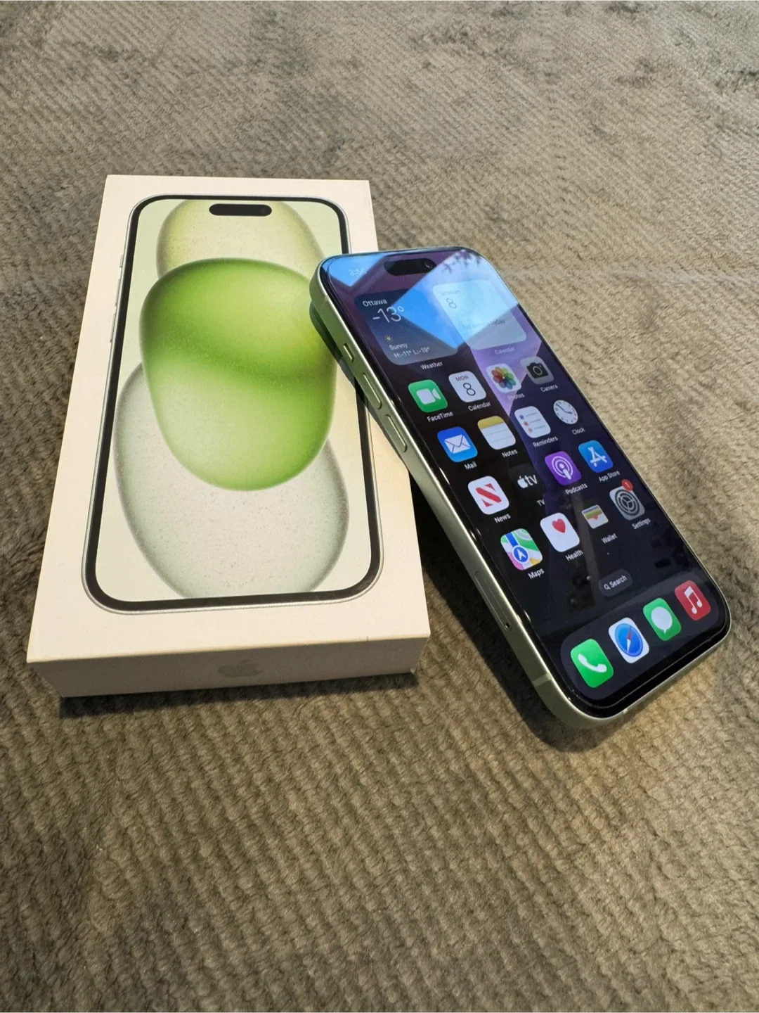 iPhone 15 128GB Green - 90% Battery image indicator(3)