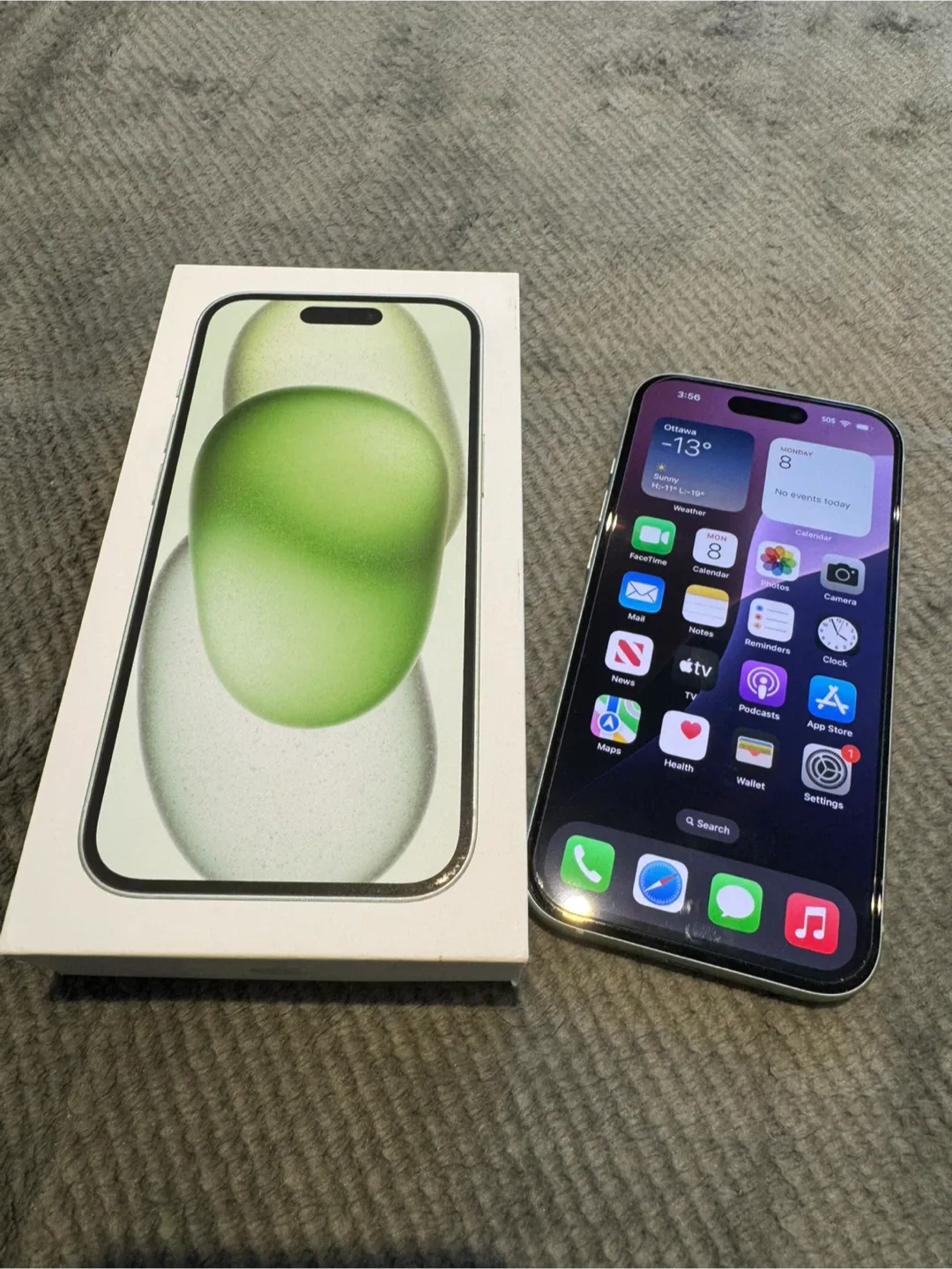 iPhone 15 128GB Green - 90% Battery