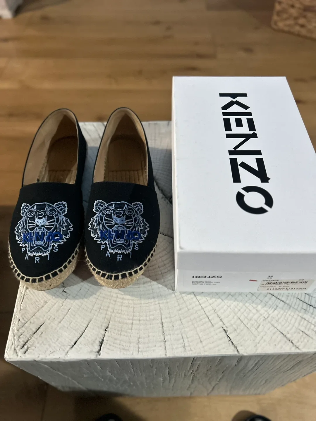 KENZO Black/Dark Blue Classic Tiger EspadrillesSize: 37 image indicator(7)