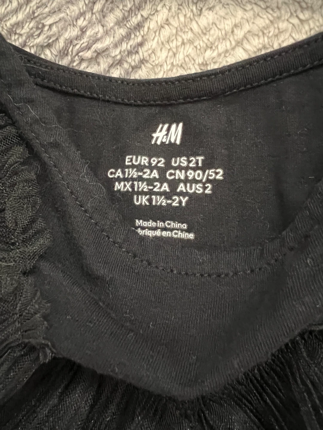 H&M Black Top with ruffles - Size 2T - photo 3