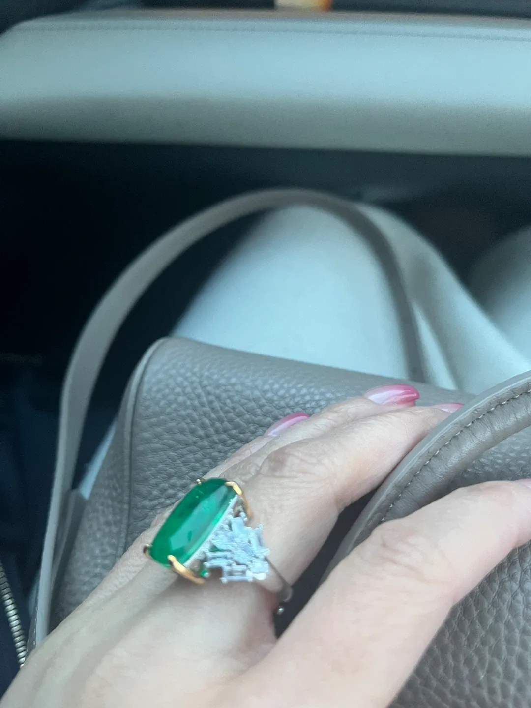 Emerald & Diamond Ring - Green image indicator(4)