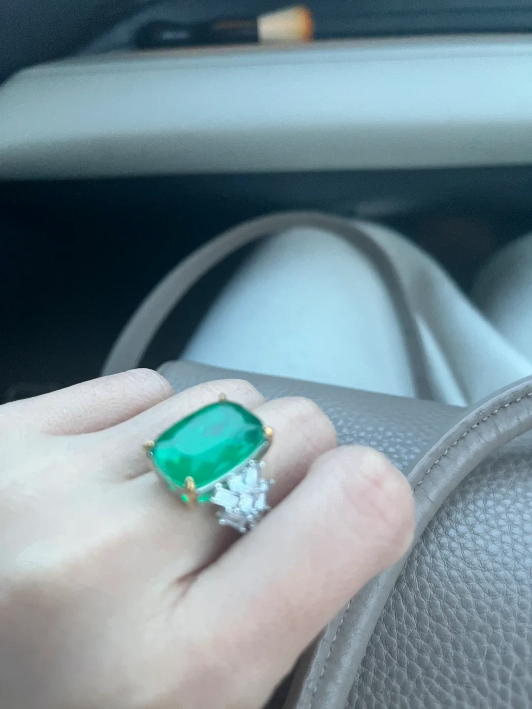 Emerald & Diamond Ring - Green image indicator(2)