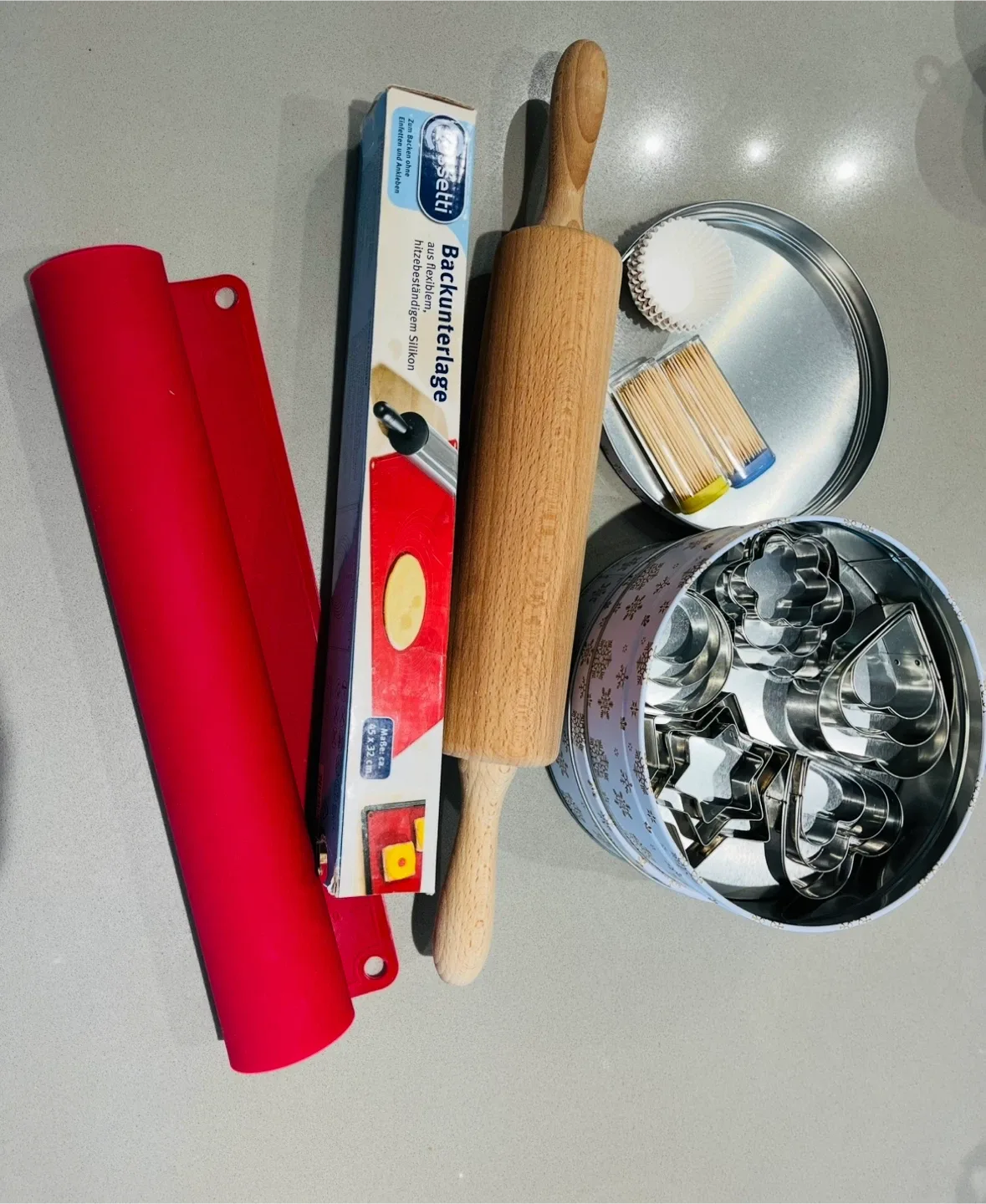 Baking Set: Roller, Cookie Cutters, Baking Mat