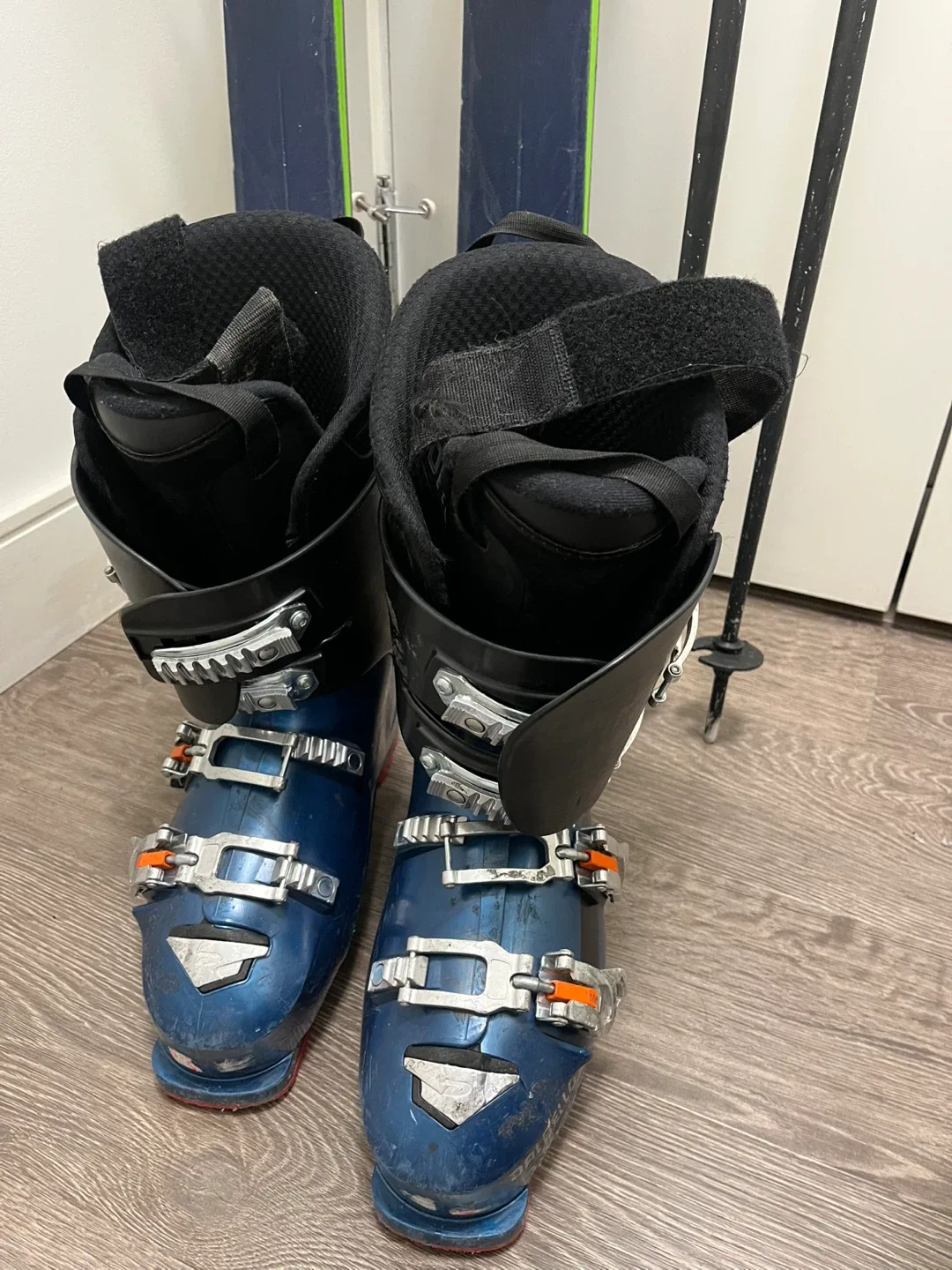 Rossignol Skis with bindinhs, Komperdell Poles, Set image indicator(6)