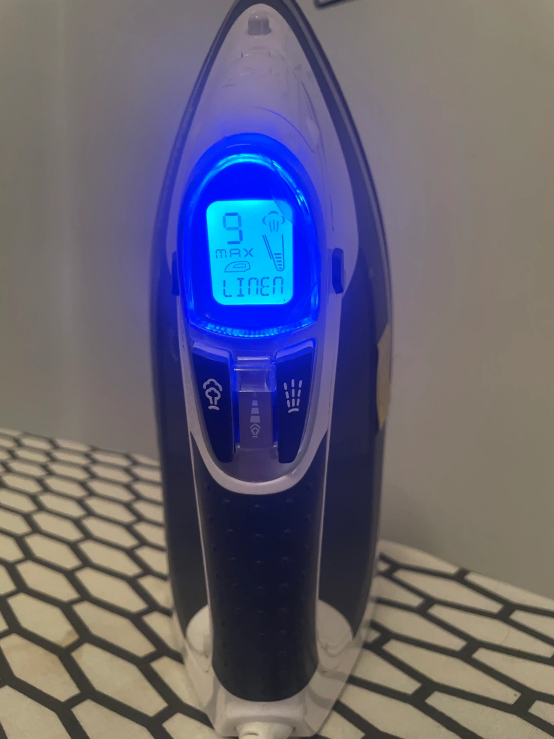 Beautural 1800W Steam Iron with Original Box