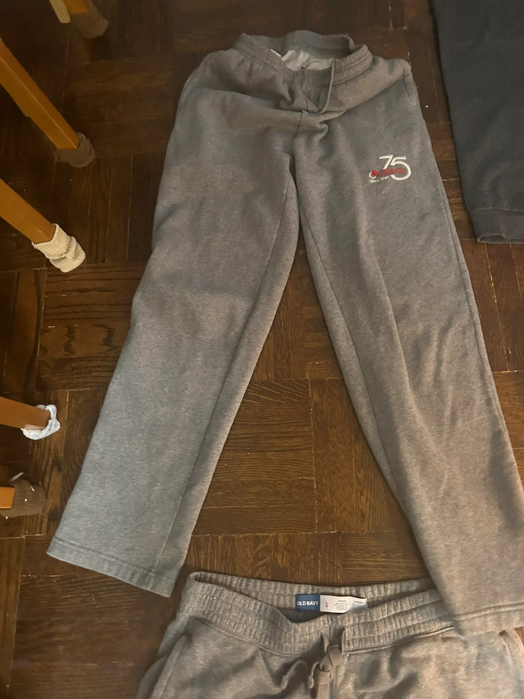 5 pices Old Navy Grey Joggers - Size Large image indicator(9)