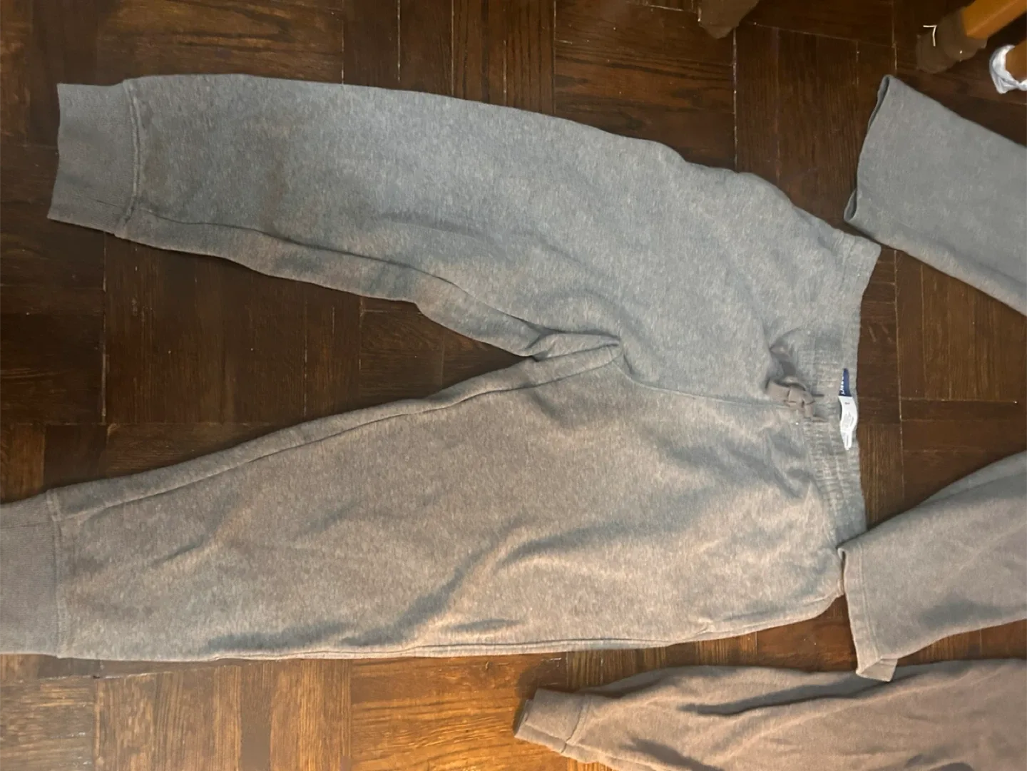 5 pices Old Navy Grey Joggers - Size Large image indicator(10)