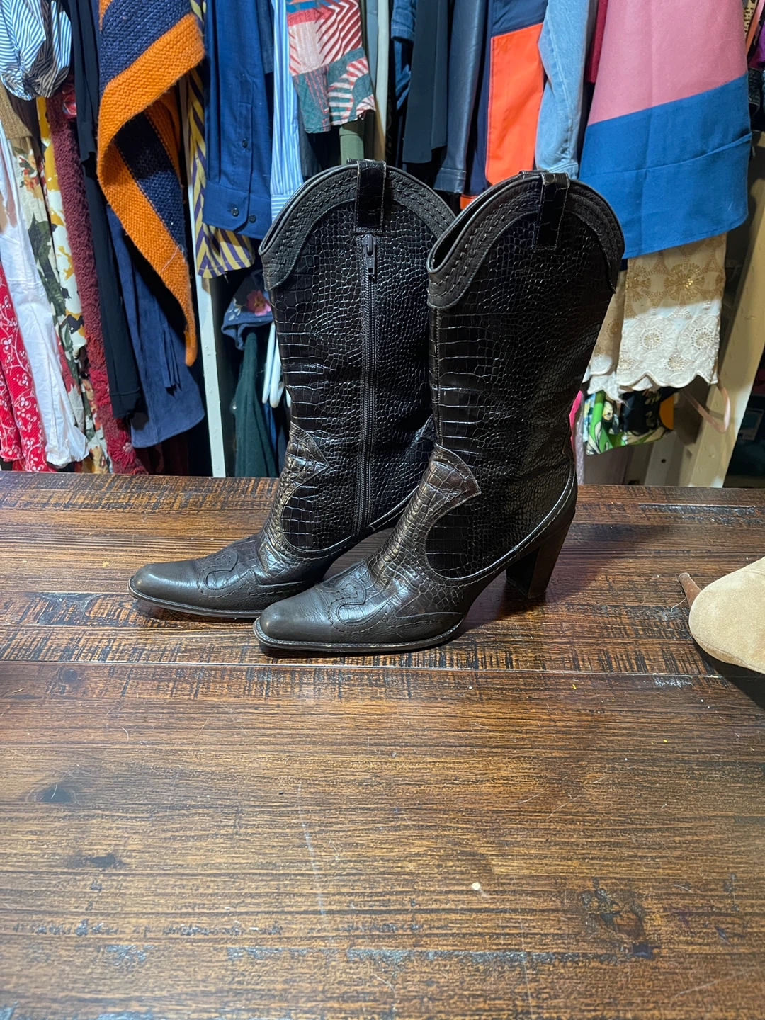 Stuart Weitzman Croc Embos Leather Brown Made in Spain size 9.5