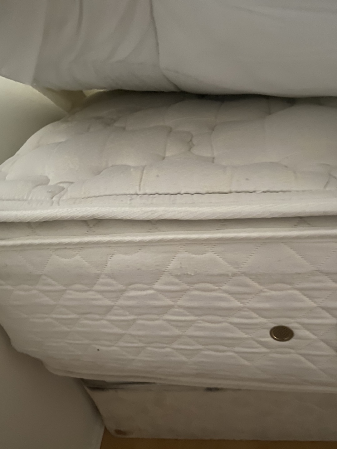 Queen bed - photo 2