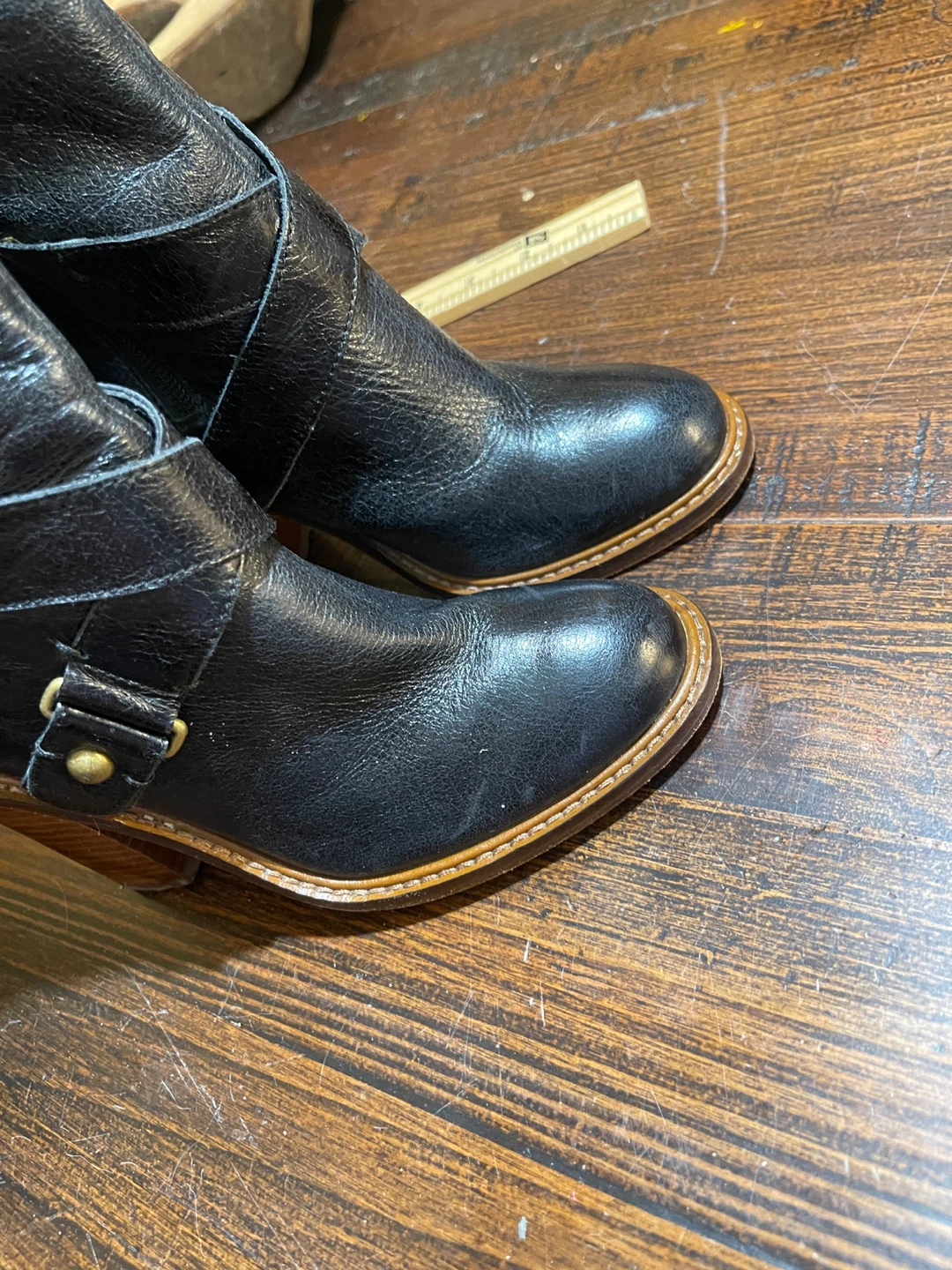 Boutique BTCHARISSA Black Leather Boots - Size 5M - photo 4