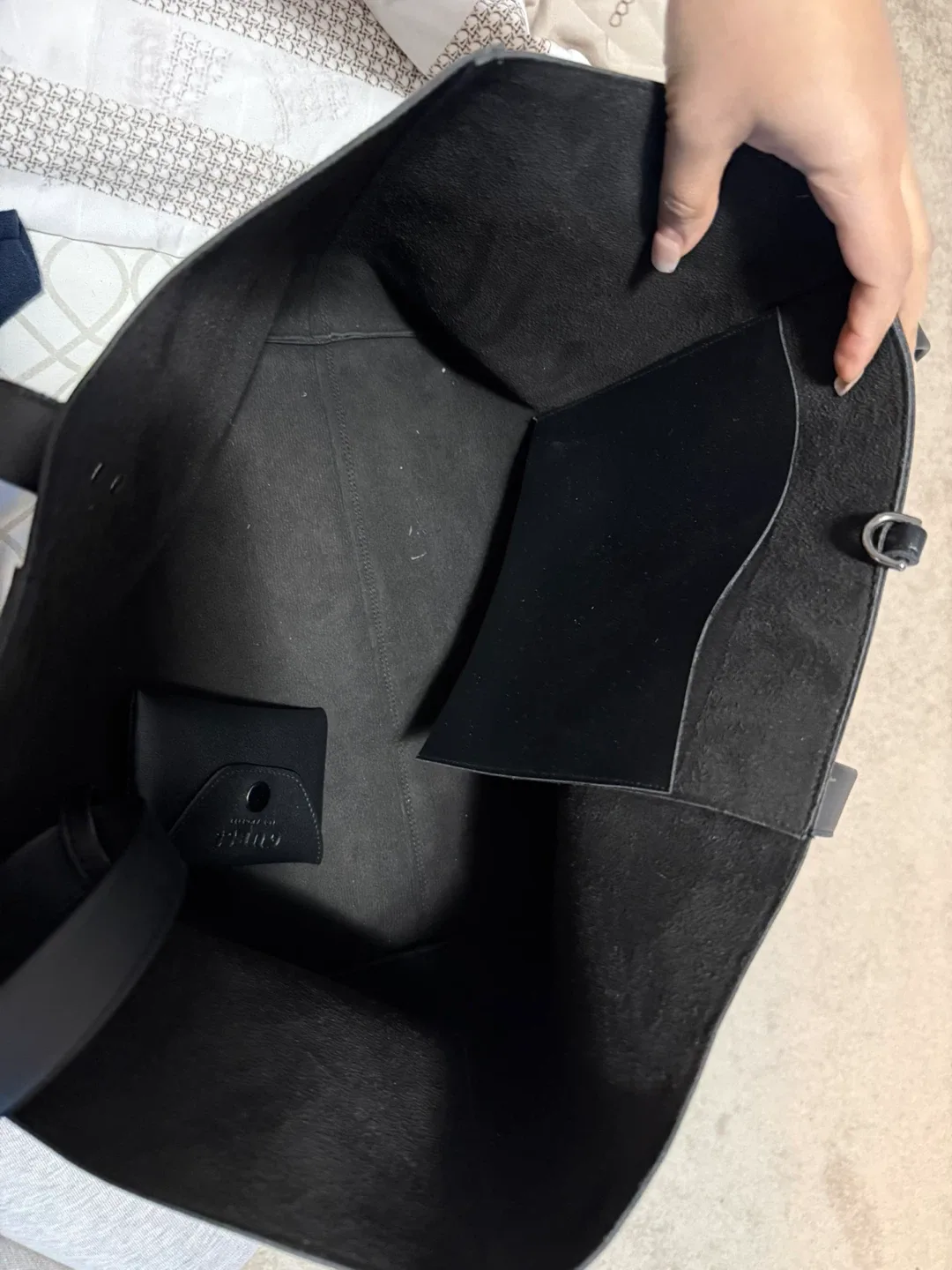 Guess Black Tote Bag image indicator(4)