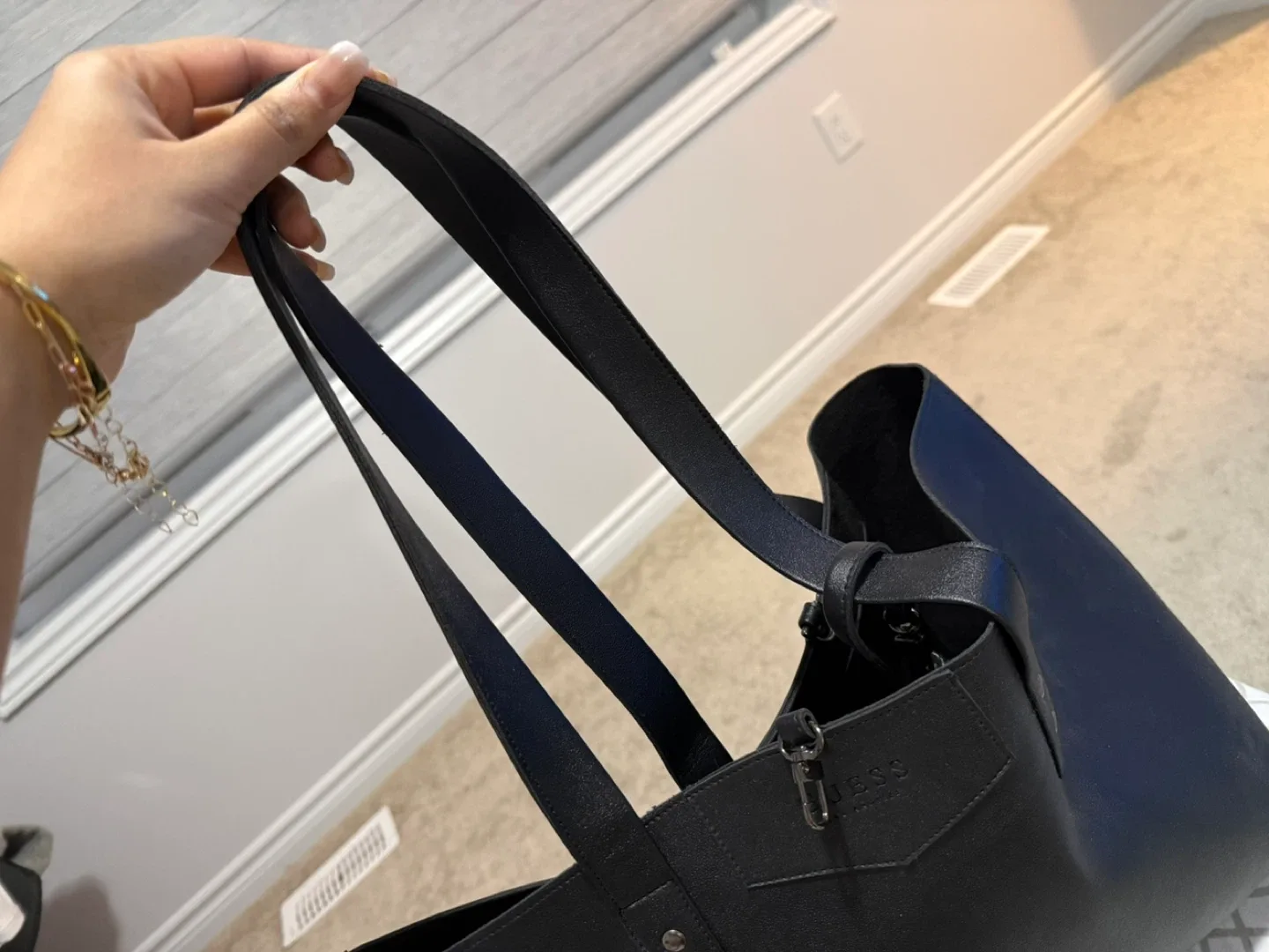 Guess Black Tote Bag image indicator(2)