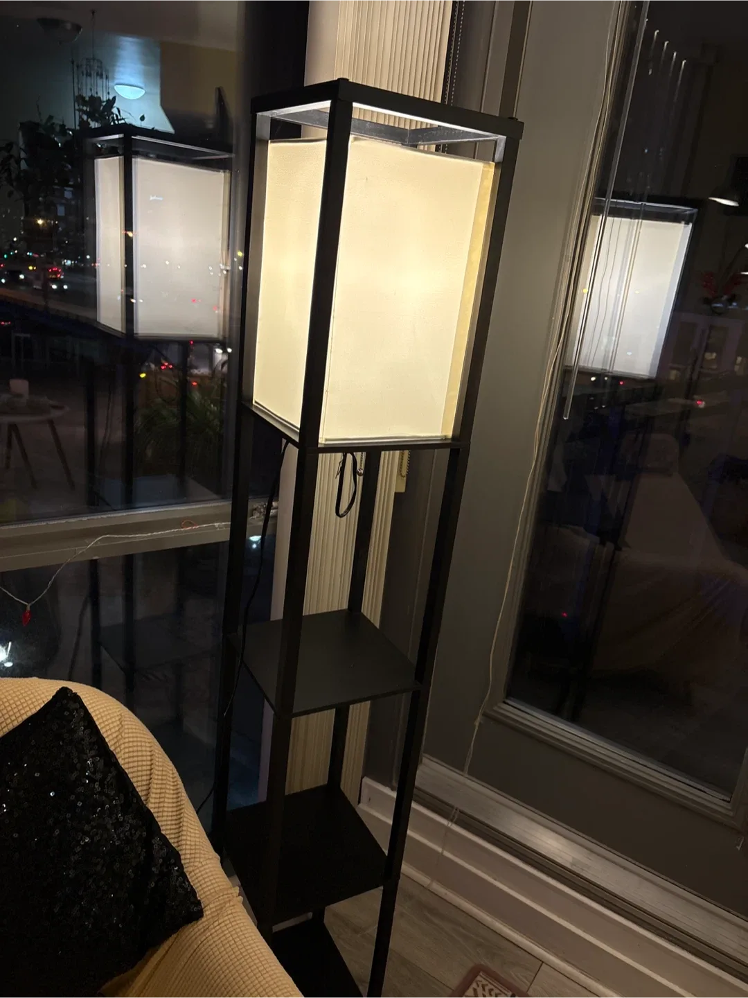 Black Shelf Floor Lamp image indicator(2)