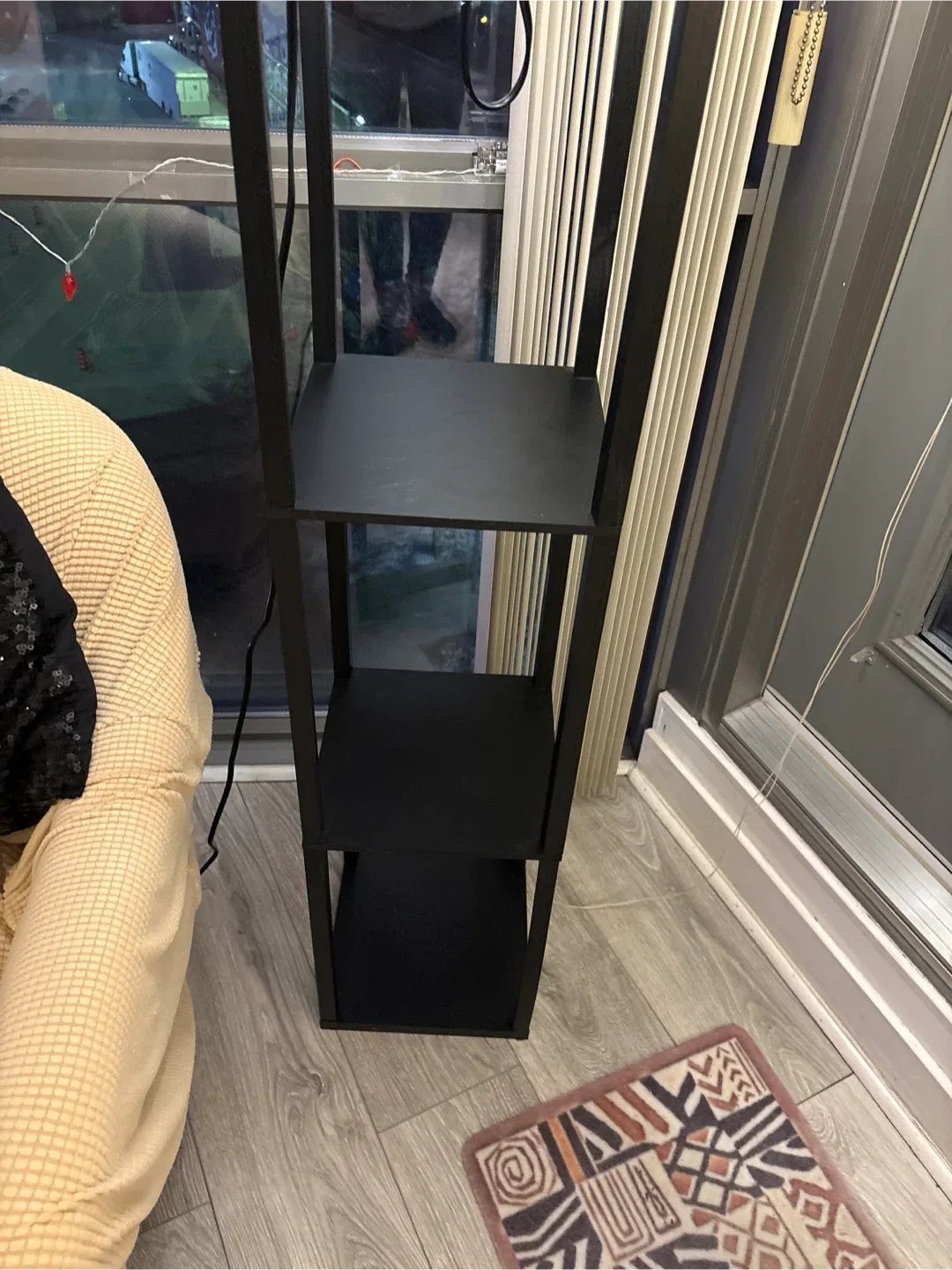 Black Shelf Floor Lamp image indicator(4)