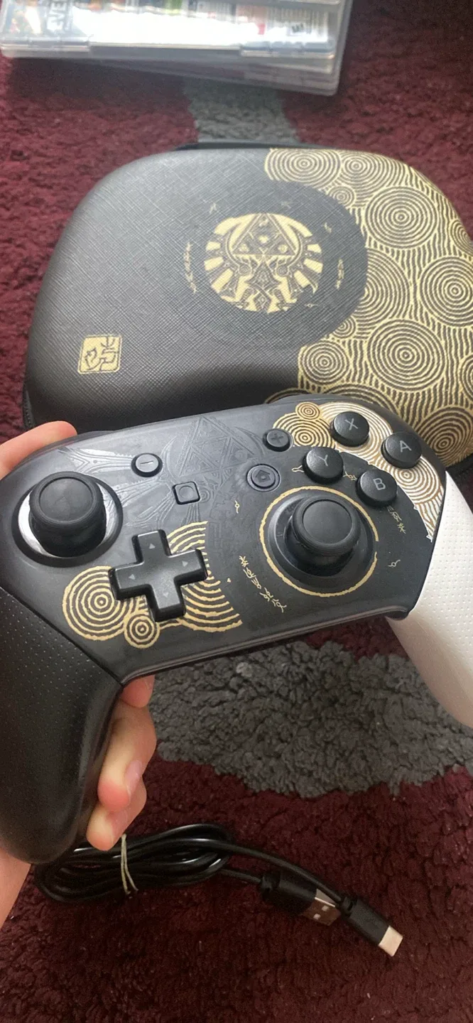 Zelda Nintendo Switch Pro Controller w/ Case