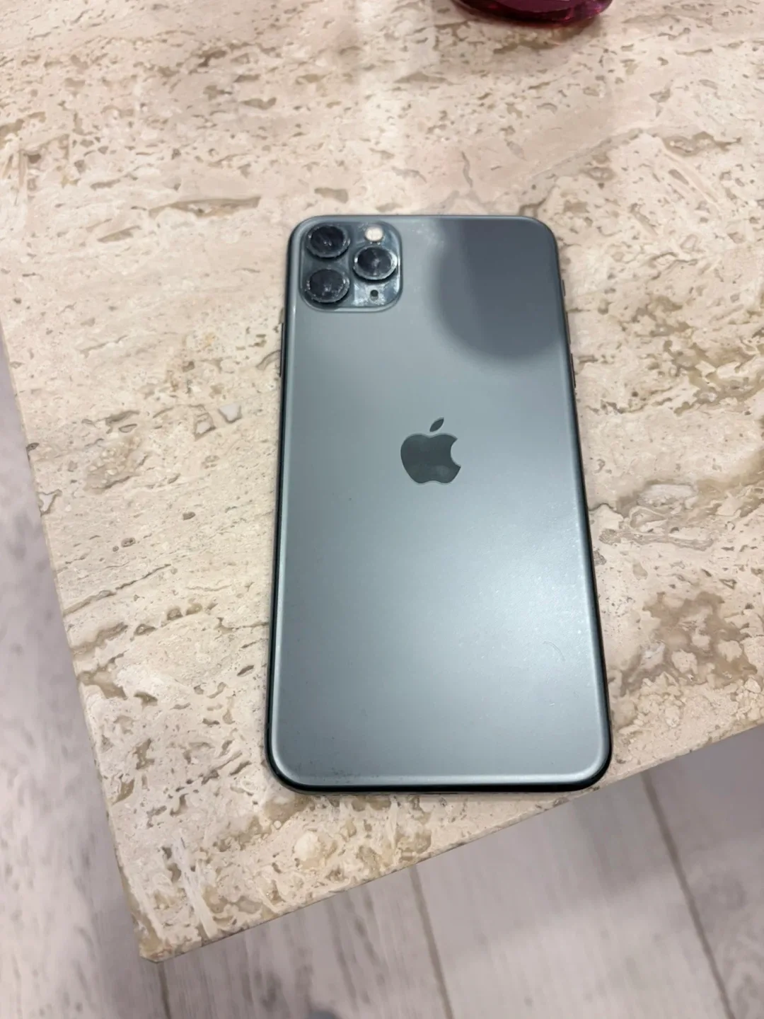 Apple iPhone 11 Pro image indicator(2)