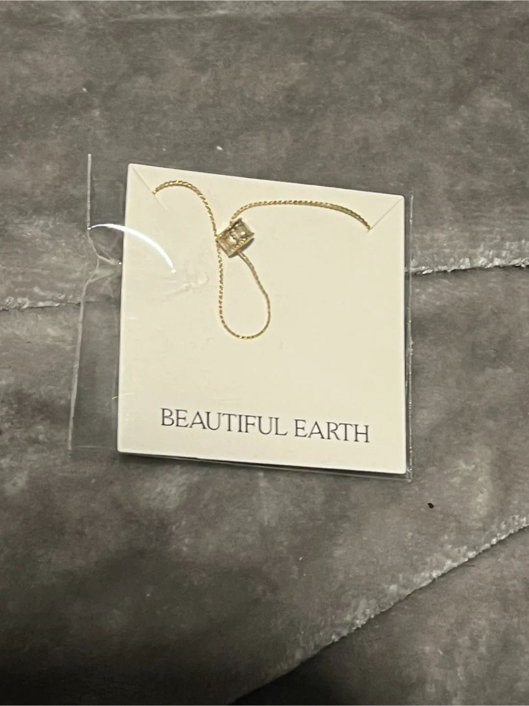 Beautiful Earth Gigi 18K Gold Set - New image indicator(2)