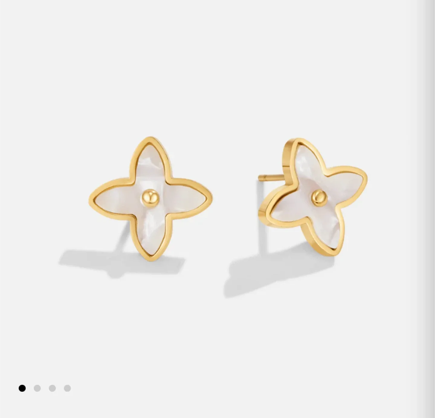 Beautiful Earth Flower Earrings - New