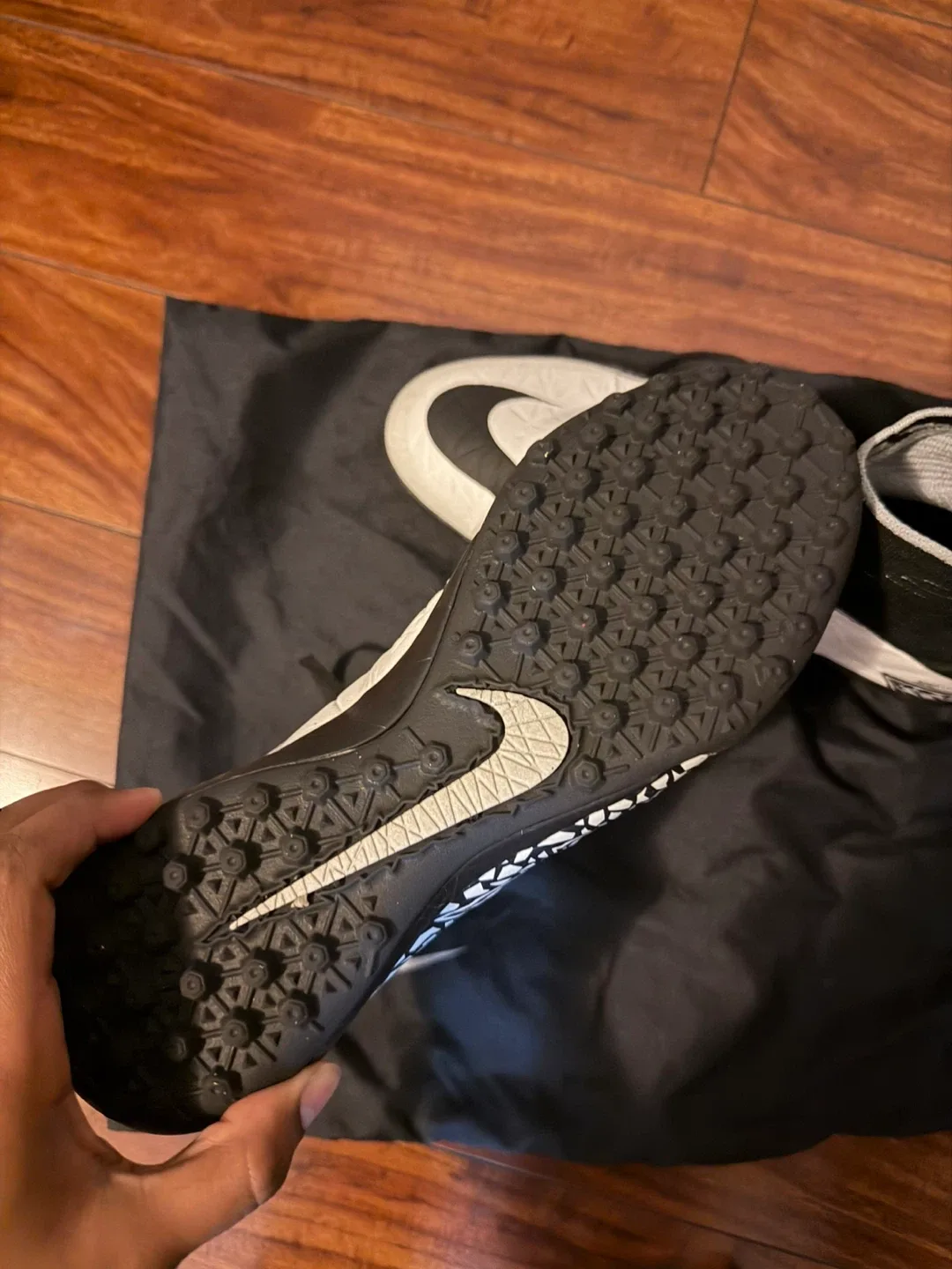 Nike Hypervenom Indoor Soccer Shoes image indicator(2)