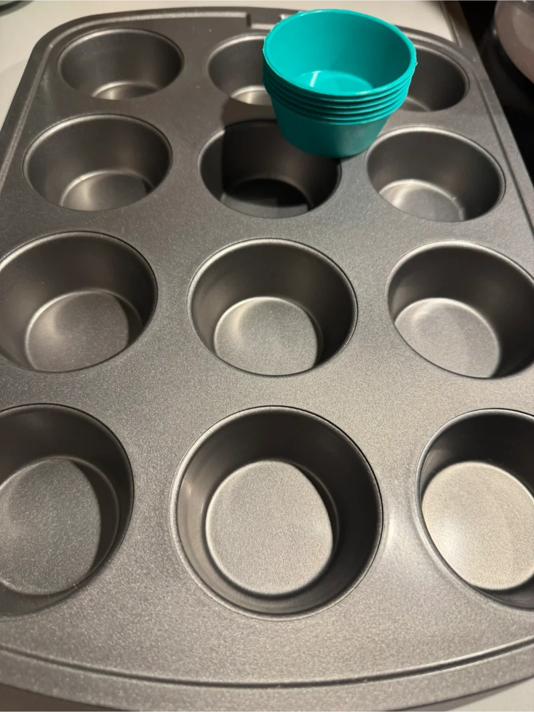 Muffin Tin with Silicone Cups